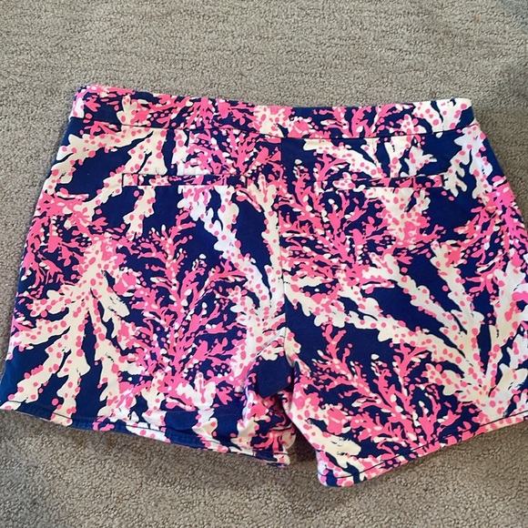 Lilly Pulitzer size 0 shorts - Picture 2 of 6